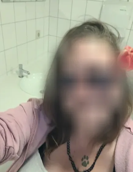 Alena, 33
