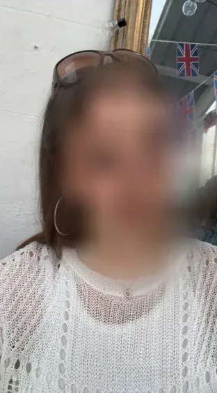 Anna, 26