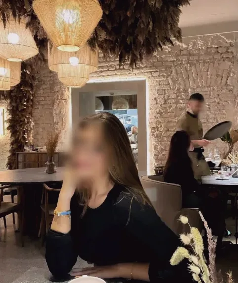 Christina, 25