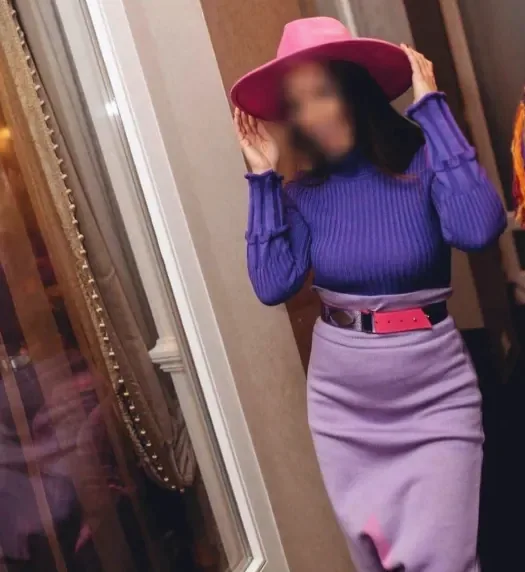 Daniela, 35