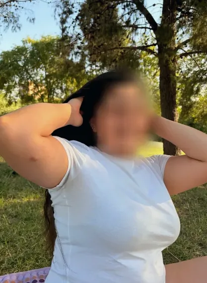 Daniela, 23