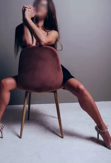 Emilia, 38
