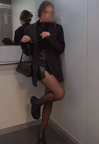 Lara, 24