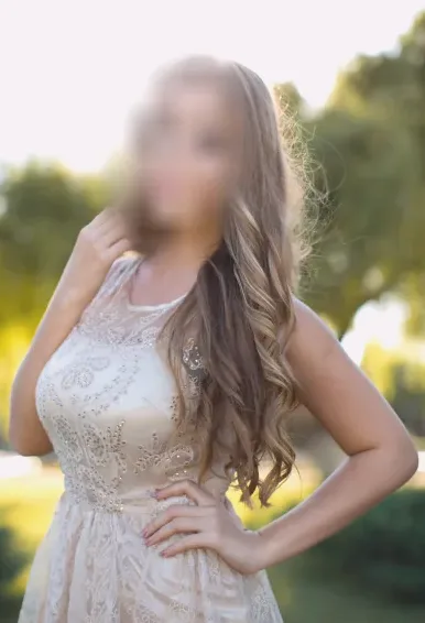 Larissa, 29