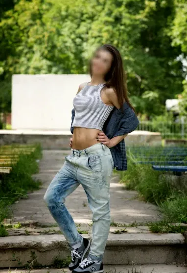 Nadine, 39