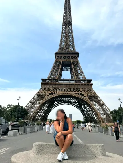 Nicole, 27