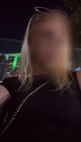 Sandra, 18