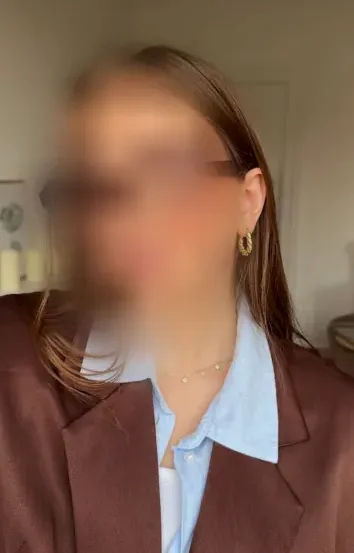 Saskia, 32