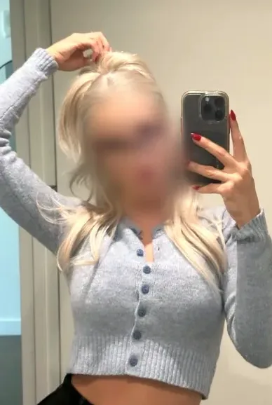 Vivien, 25